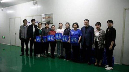 壹定发股份董事长邢雅江慰问一线生产员工