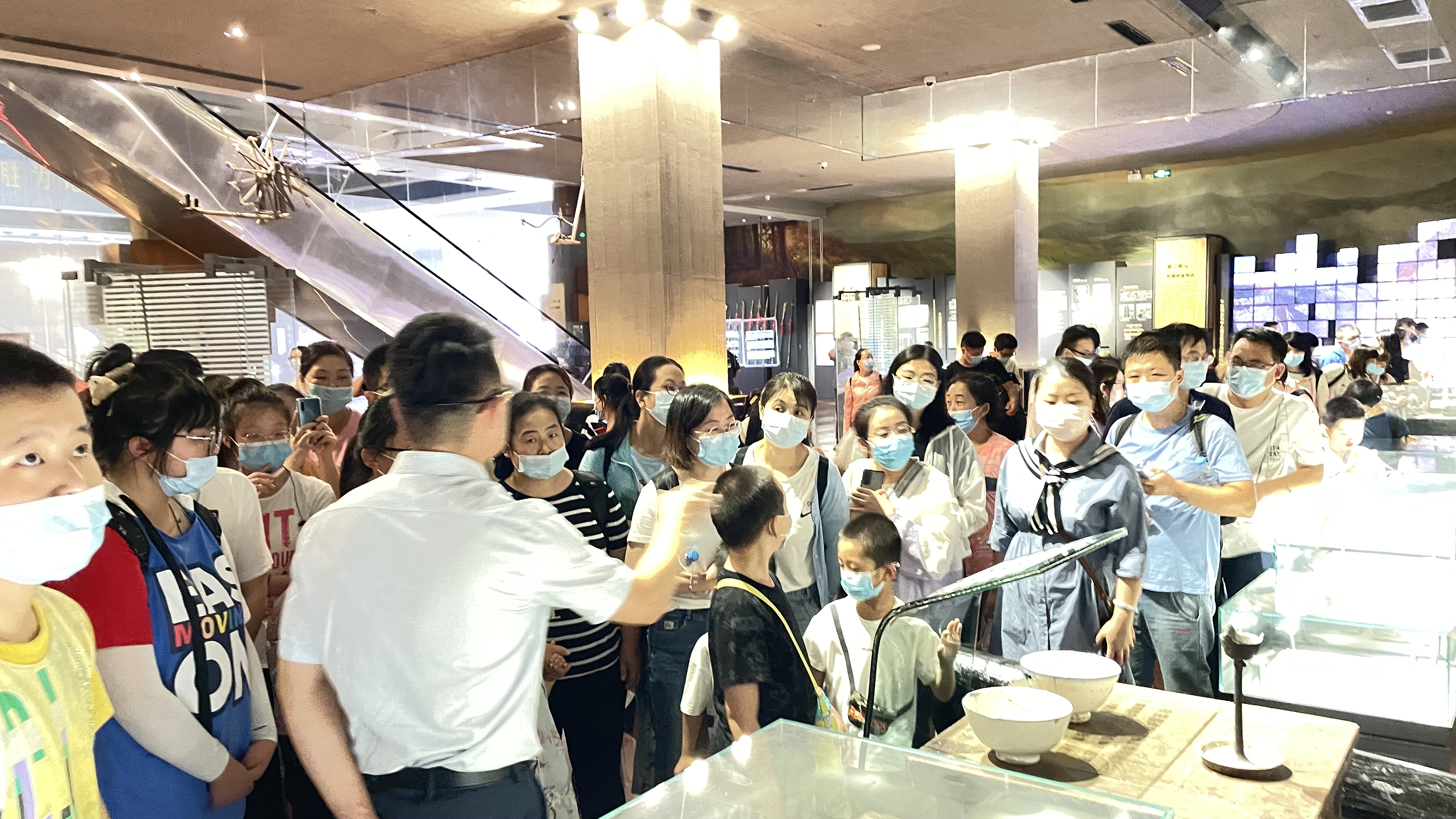 2021壹定发股份先进员工照金行
