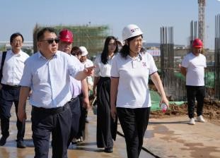 西安市委常委、高新区党工委书记马鲜萍一行视察壹定发股份制药厂草堂搬迁扩建项目施工现场