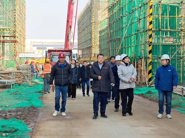 壹定发股份董事长邢雅江携经营管理团队一行对草堂建设项目施工现场进行视察