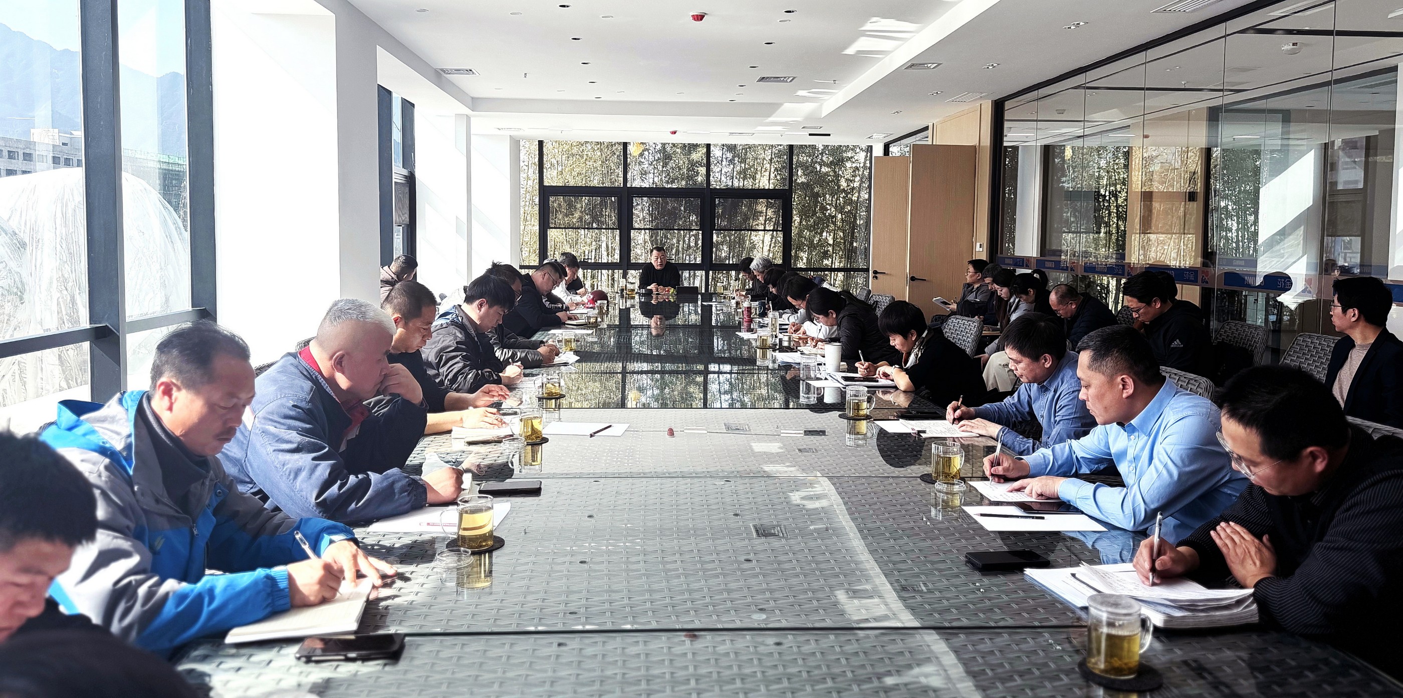 壹定发股份董事长邢雅江携经营管理团队一行对草堂项目施工现场进行全面巡查